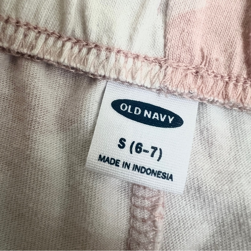 Old Navy Dolphin-Hem Cheer Shorts, Pink Camo, Size S (6-7) - Picture 4 of 5
